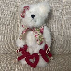 Boyds Bears Momma B. Love White Plush Bear Collectable Style 562472